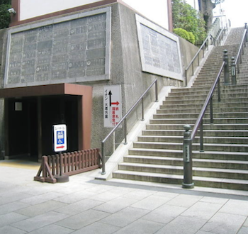 Elevator to middle level
